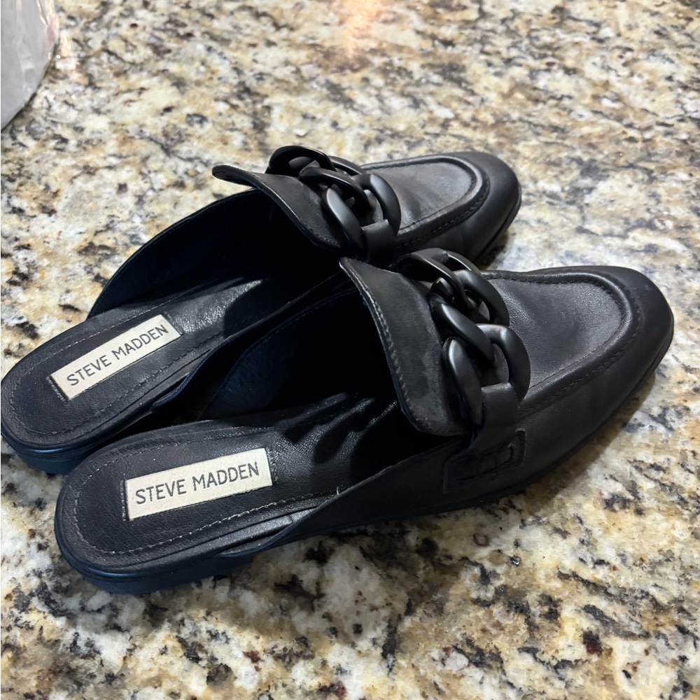 Steve Madden Black Loafers with Matte black Chain - Picture 3 of 4